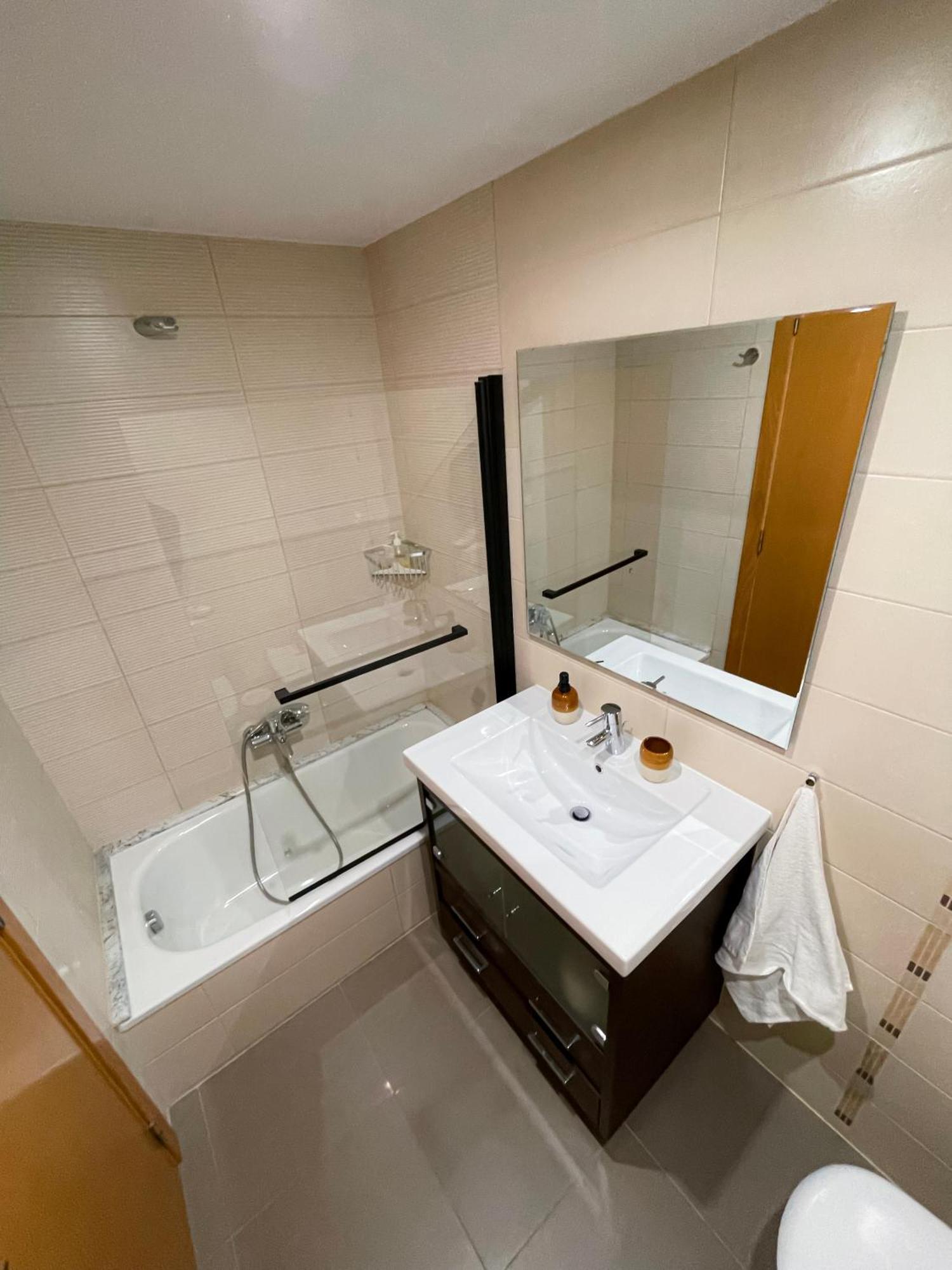 Habitaciones Privadas Con Bano En Piso Centrico غانديا المظهر الخارجي الصورة